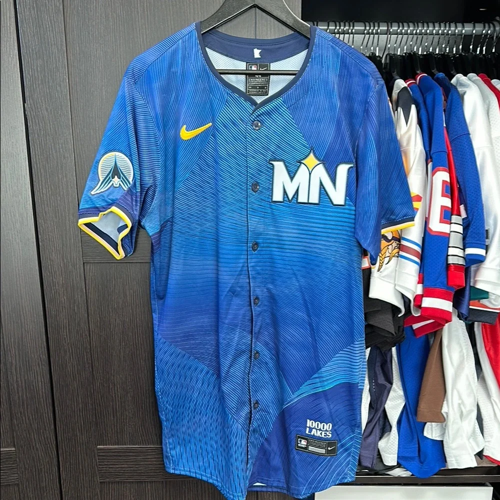 Minnesota Twins Nike City Connect Elite Jersey - Royal - Picture 1 of 5